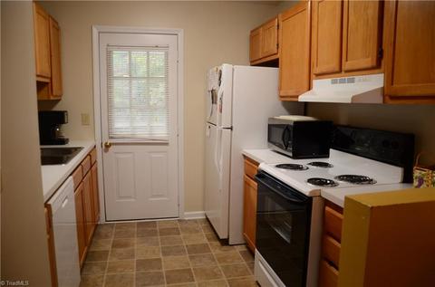 1016 English Ct, Trinity, NC 27370 photo 8