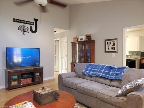 3203 Sparrowhawk Dr, High Point, NC 27265 photo 4