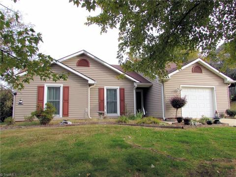 3203 Sparrowhawk Dr, High Point, NC 27265 photo 1