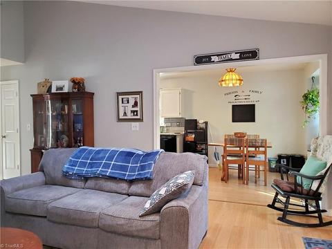 3203 Sparrowhawk Dr, High Point, NC 27265 photo 3