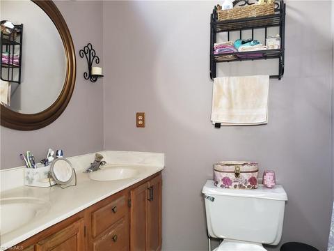 3203 Sparrowhawk Dr, High Point, NC 27265 photo 9
