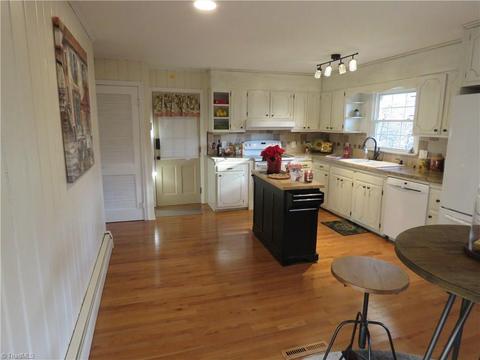 710 Sunset Dr, Pilot Mountain, NC 27041 photo 7
