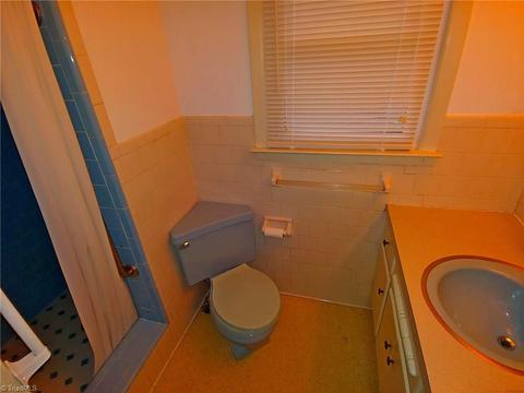 821 Hampton St, Eden, NC 27288 photo 9