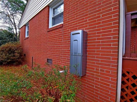821 Hampton St, Eden, NC 27288 photo 3