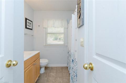 1604 Gavin Dr, High Point, NC 27260 photo 17