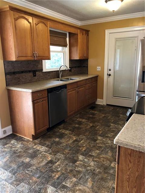 522 Hampton Dr, King, NC 27021 photo 7