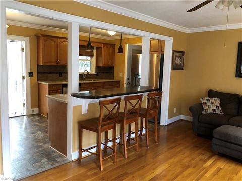 522 Hampton Dr, King, NC 27021 photo 2