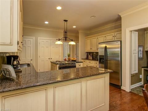 1704 Heathgate Pt, High Point, NC 27262 photo 14