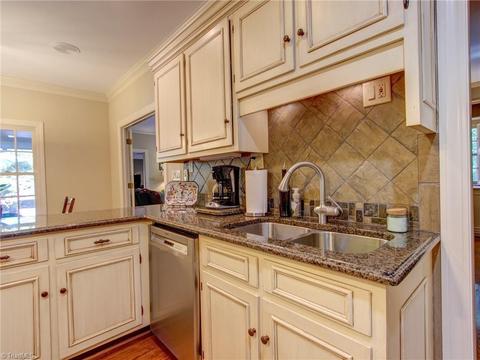 1704 Heathgate Pt, High Point, NC 27262 photo 15