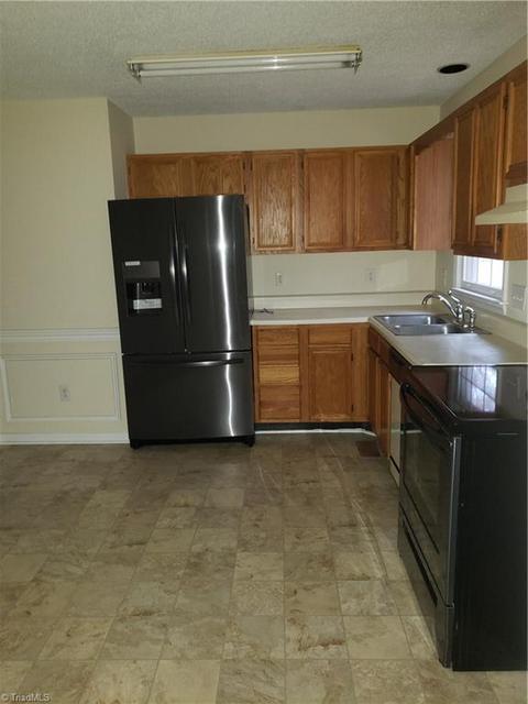 1607 Cedrow Dr, High Point, NC 27260 photo 13