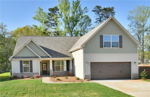 140 Ascender Dr, King, NC 27021 photo 1