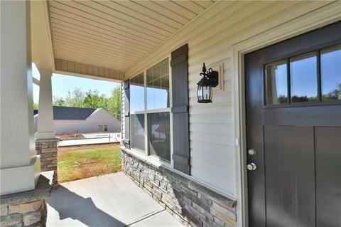 132 Ascender Dr, King, NC 27021 photo 3
