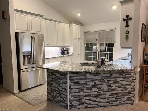 200 Pineridge Dr, High Point, NC 27262 photo 2