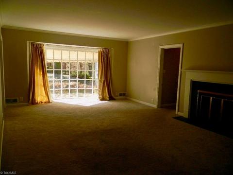 151 Circle Dr, Thomasville, NC 27360 photo 4
