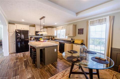 7375 Honeysuckle Dr, Hickory, NC 28602 photo 8