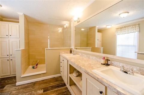 7375 Honeysuckle Dr, Hickory, NC 28602 photo 16