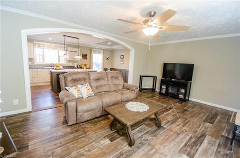 7375 Honeysuckle Dr, Hickory, NC 28602 photo 5