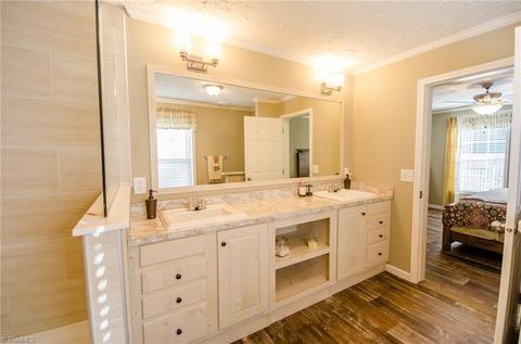 7375 Honeysuckle Dr, Hickory, NC 28602 photo 17