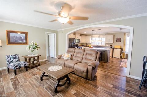 7375 Honeysuckle Dr, Hickory, NC 28602 photo 4