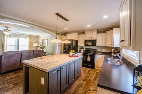 7375 Honeysuckle Dr, Hickory, NC 28602 photo 11