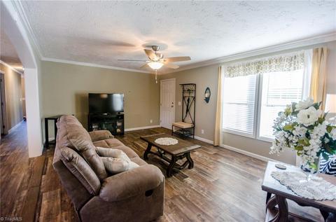 7375 Honeysuckle Dr, Hickory, NC 28602 photo 6