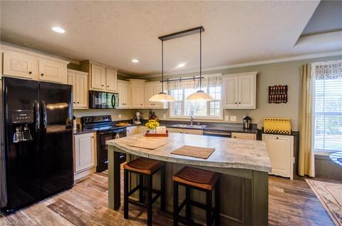7375 Honeysuckle Dr, Hickory, NC 28602 photo 10