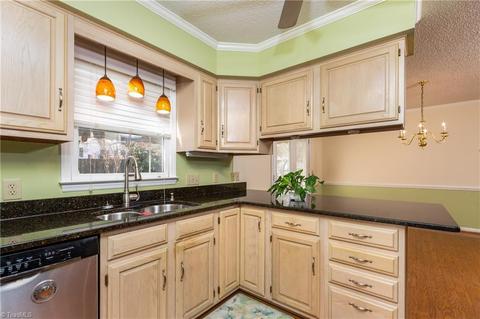 3229 Derby Cir, High Point, NC 27265 photo 8
