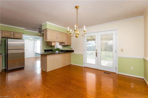 3229 Derby Cir, High Point, NC 27265 photo 6