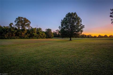 4302 Gelding Ct, High Point, NC 27265 photo 3