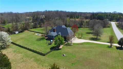 4302 Gelding Ct, High Point, NC 27265 photo 2