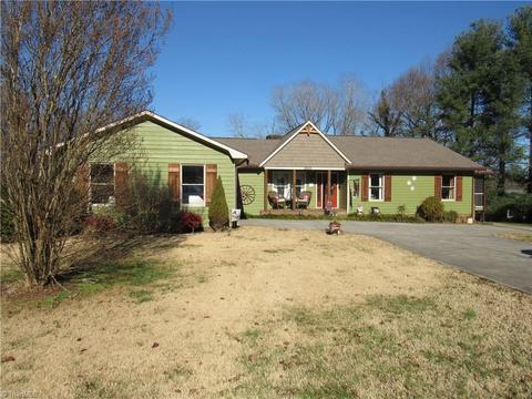 4680 Duffer Ct, Pfafftown, NC 27040 photo 1