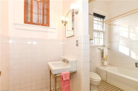 909 Johnson St, High Point, NC 27262 photo 14