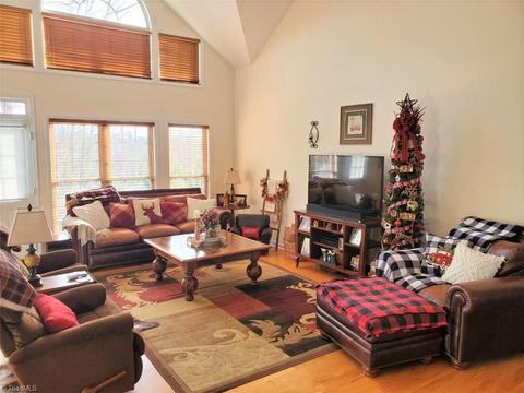 235 Franklin Ct, Purlear, NC 28665 photo 8