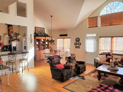235 Franklin Ct, Purlear, NC 28665 photo 9
