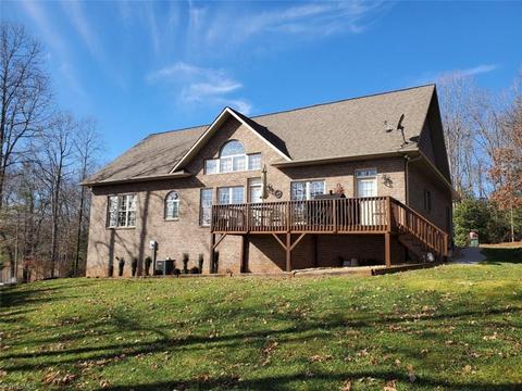 235 Franklin Ct, Purlear, NC 28665 photo 3