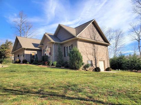 235 Franklin Ct, Purlear, NC 28665 photo 2