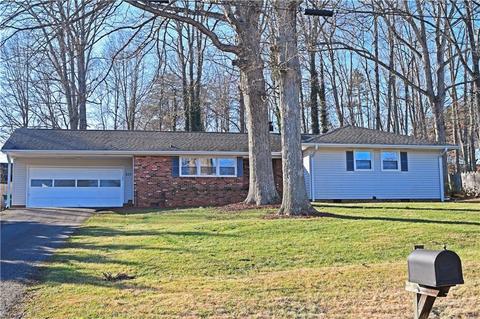 310 Spring St, King, NC 27021 photo 1