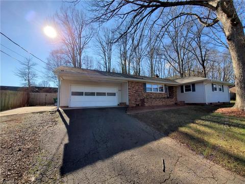 310 Spring St, King, NC 27021 photo 2