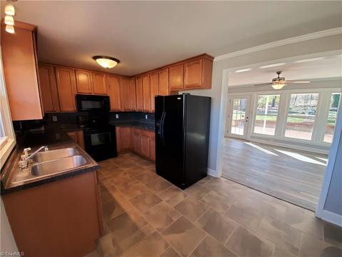 310 Spring St, King, NC 27021 photo 8