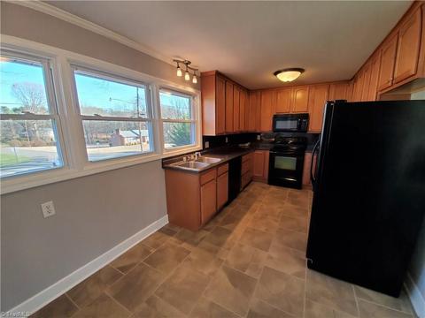 310 Spring St, King, NC 27021 photo 9