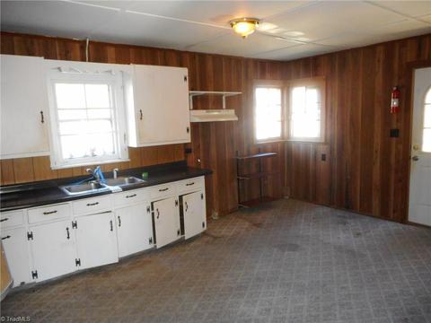 2309 Edgewood Dr, High Point, NC 27262 photo 2