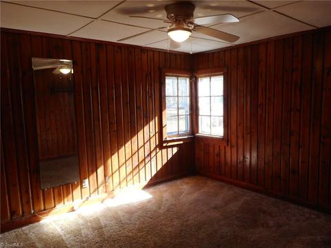 2309 Edgewood Dr, High Point, NC 27262 photo 4