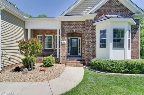 2698 Splitbrooke Dr, High Point, NC 27265 photo 2