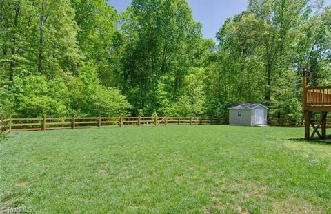 2698 Splitbrooke Dr, High Point, NC 27265 photo 3