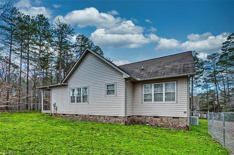 3202 Pinehurst Dr, Randleman, NC 27317 photo 16