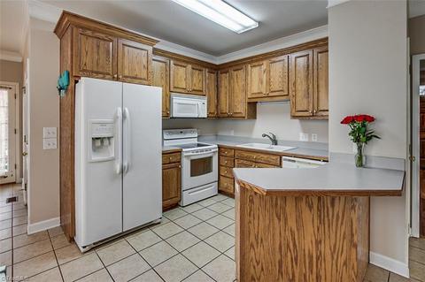 3202 Pinehurst Dr, Randleman, NC 27317 photo 8