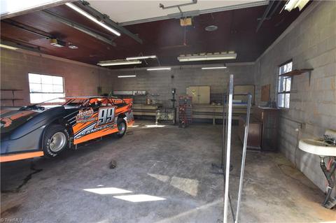188 Old Forge Rd, Pilot Mountain, NC 27041 photo 13