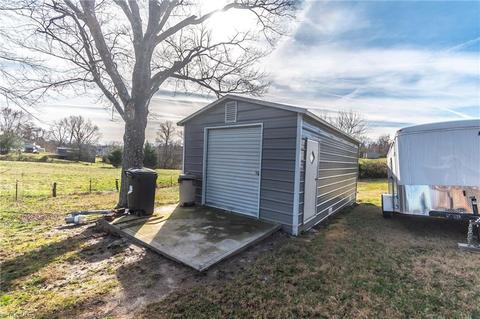 136 Maple Dr, Mount Airy, NC 27030 photo 18