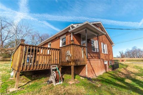136 Maple Dr, Mount Airy, NC 27030 photo 7