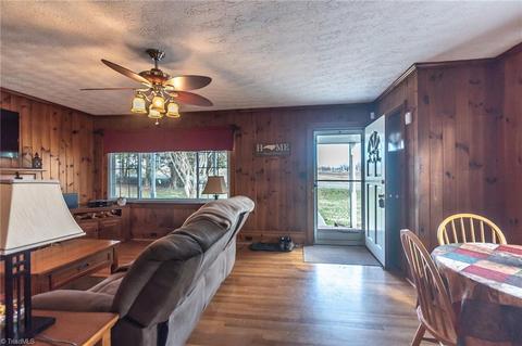 136 Maple Dr, Mount Airy, NC 27030 photo 9